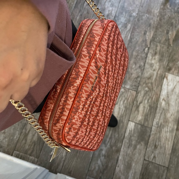 New 💕 mk jet set EW Lg crossbody - Picture 6 of 9